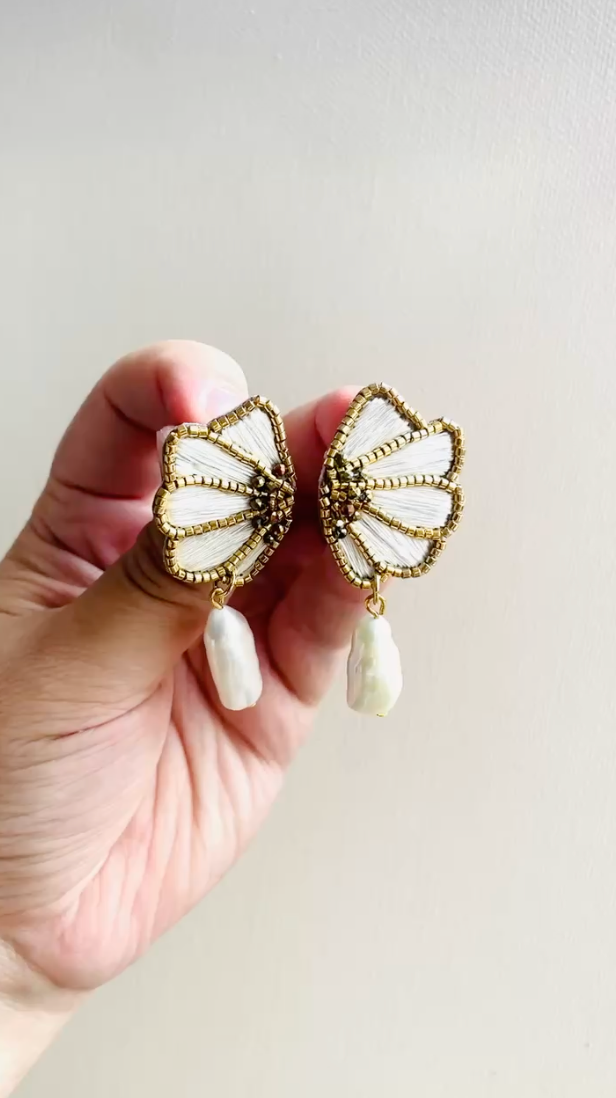 Aros A7 blanco y perla A PEDIDO