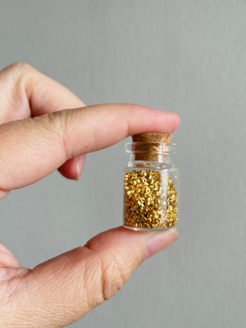 Mostacillas Miyuki Delica 11/0 – bañadas en oro